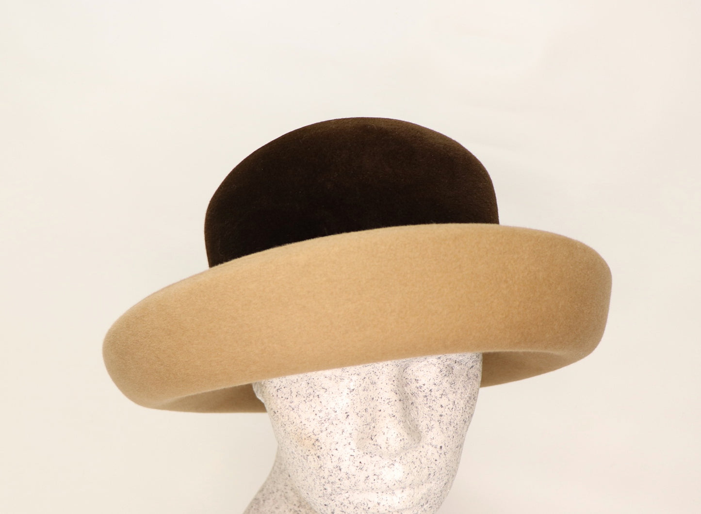 Aufschlaghut beige - braun