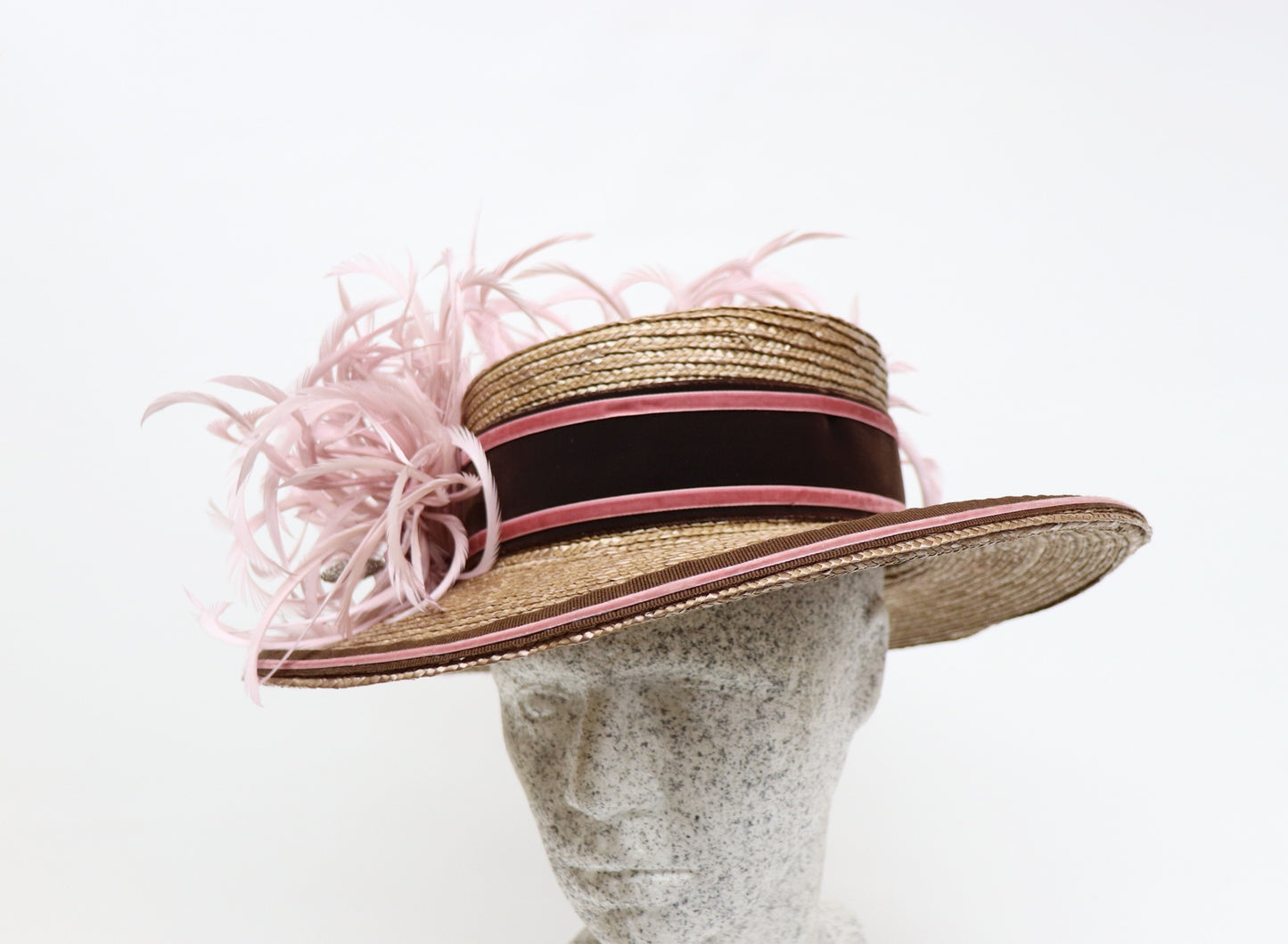 Bortenstrohhut caramel mit rose Federn - Hutmanufaktur Hanni-Modelle