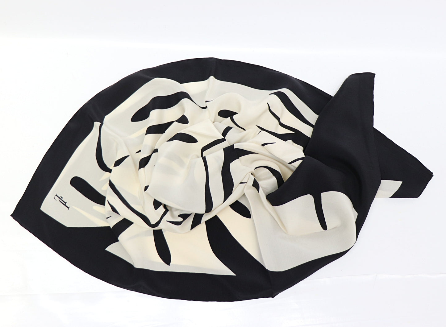 Silk scarf leaf