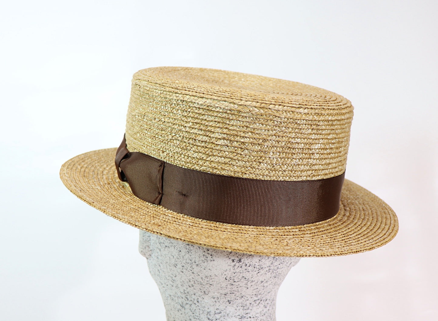 Canotier mit Band und Schleife