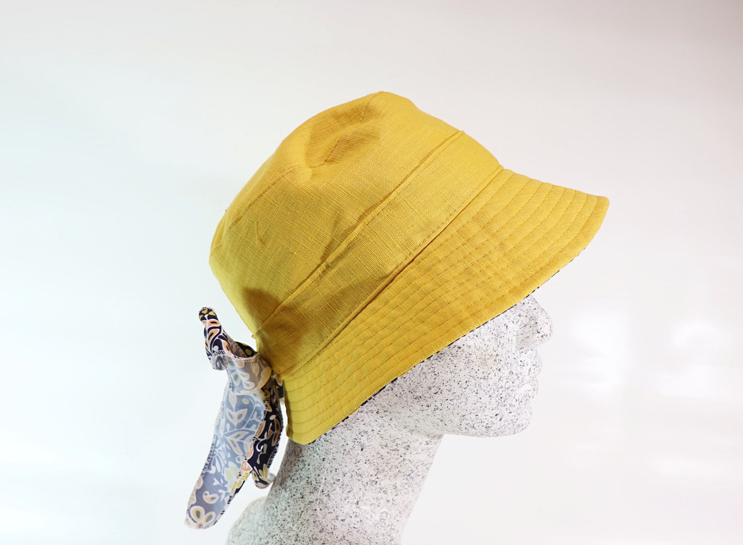 Ladies linen hat with bow