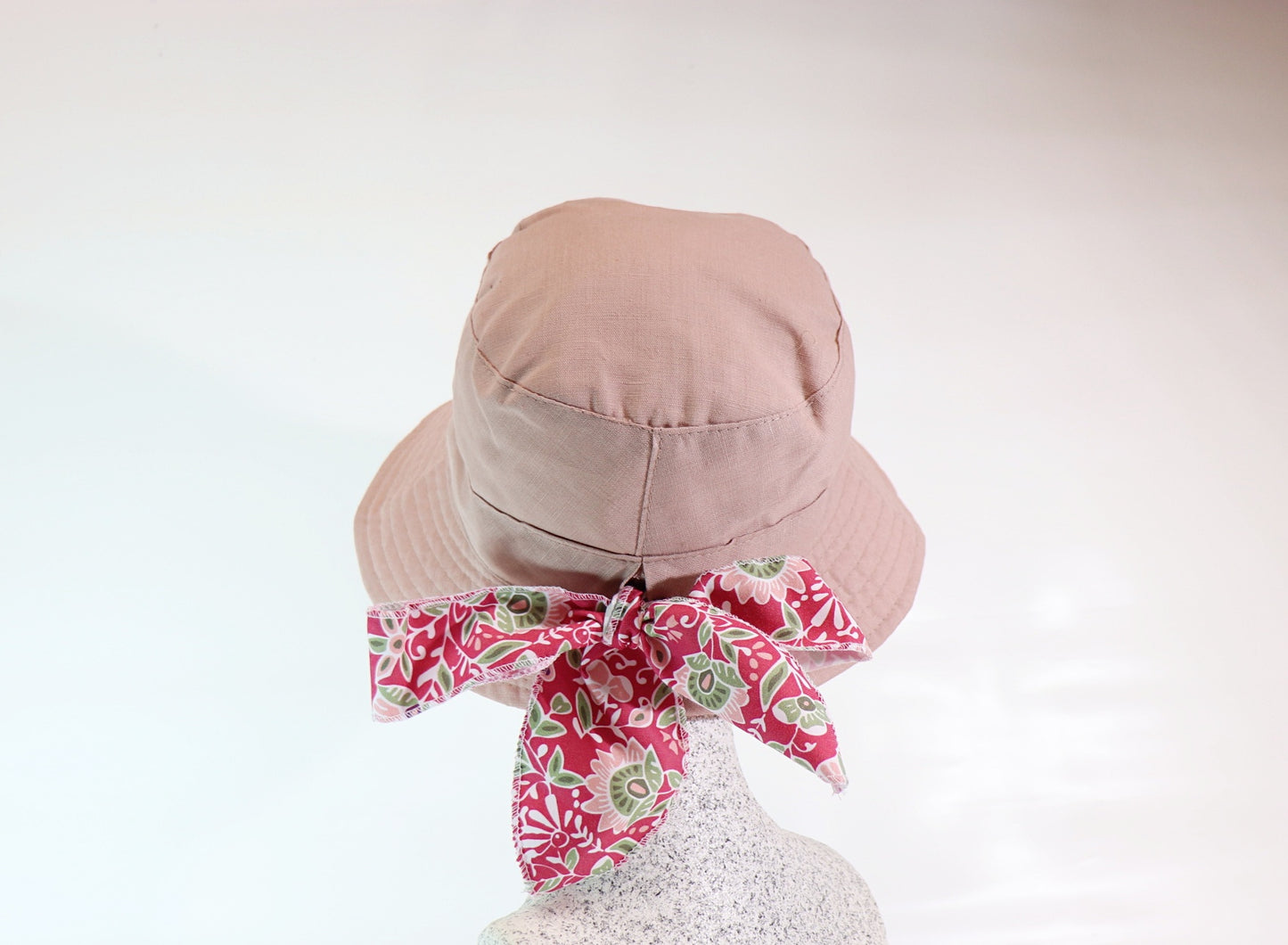 Ladies linen hat with bow