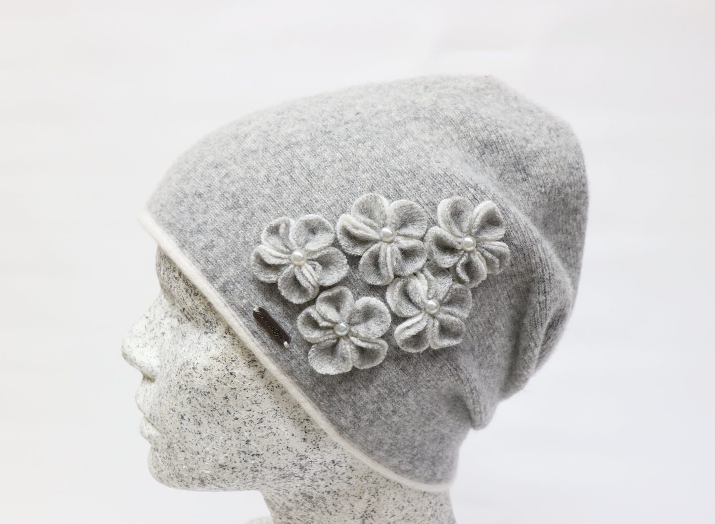 Woll Slouch mit Blumenapplikation