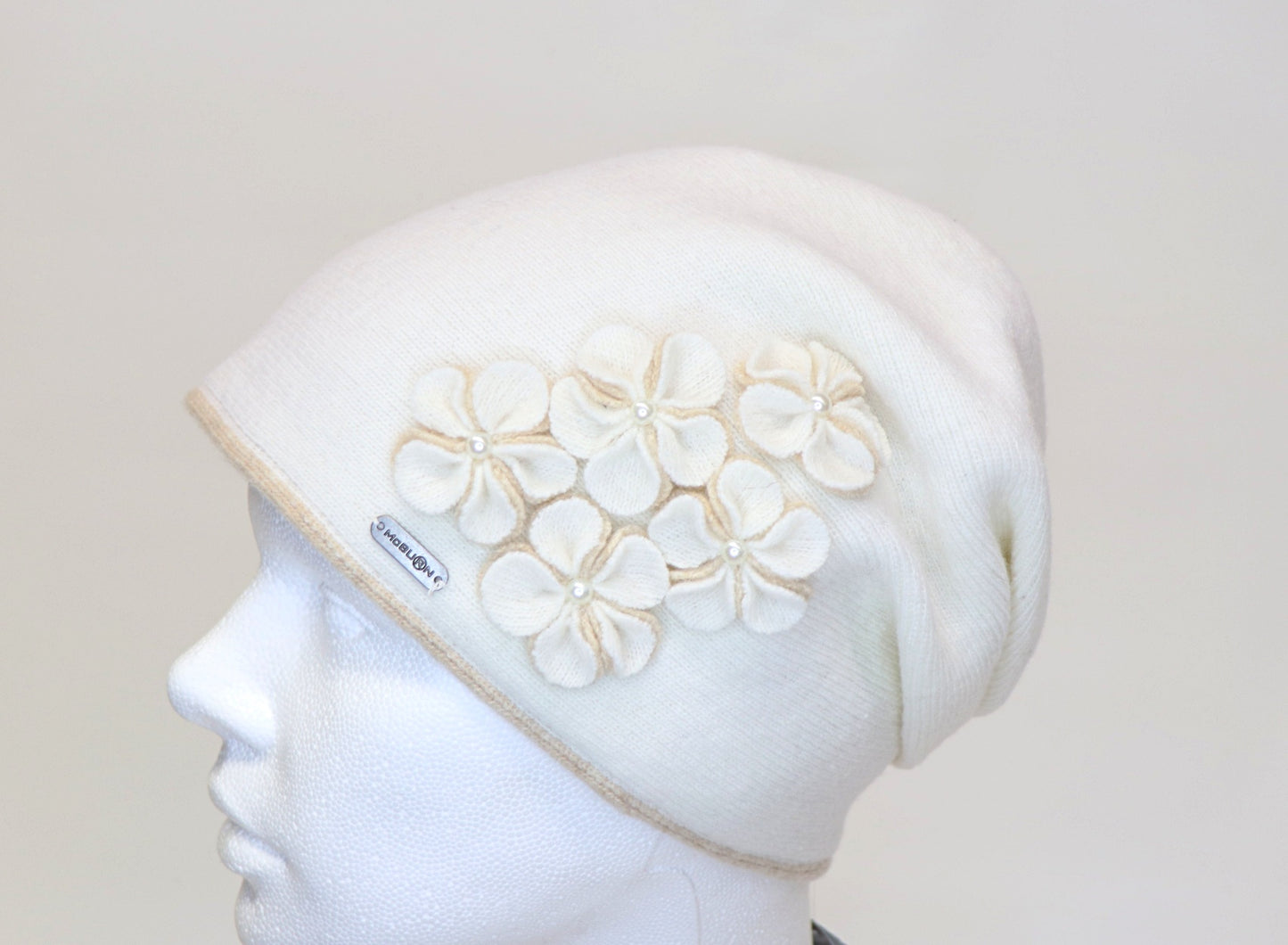 Woll Slouch mit Blumenapplikation