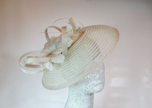 Sin und Crin beige Fascinator