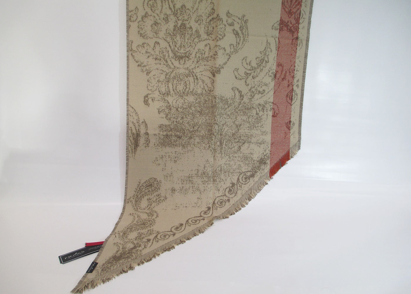 Scarf with slanted ends
