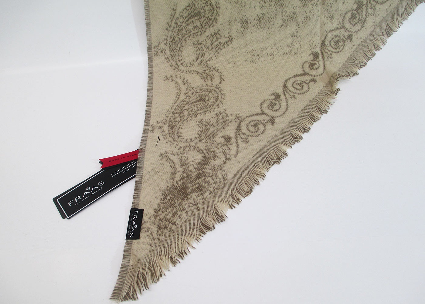 Scarf with slanted ends