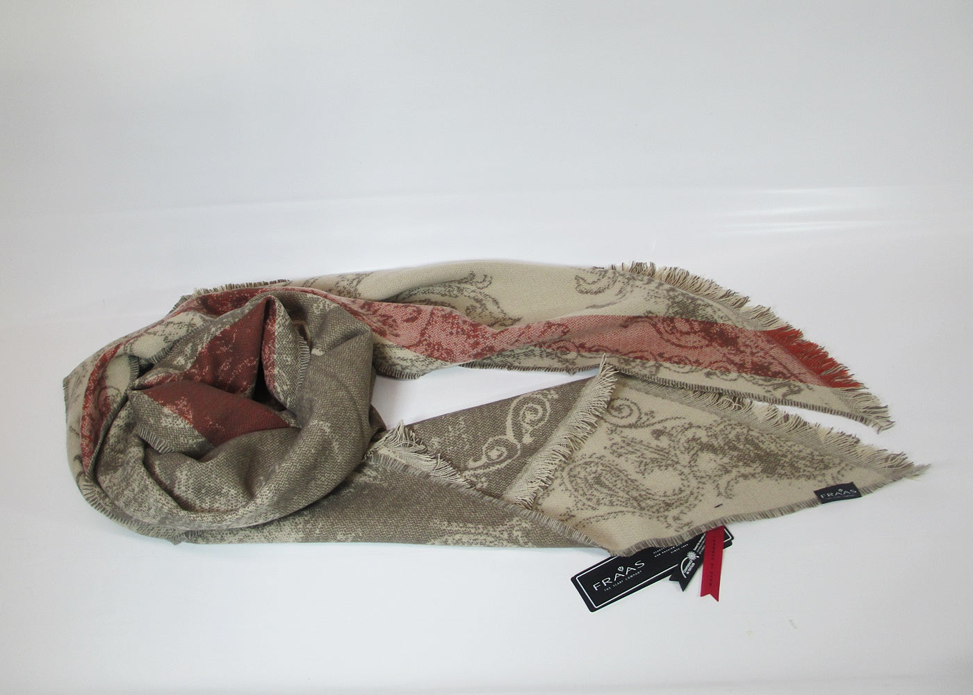 Scarf with slanted ends