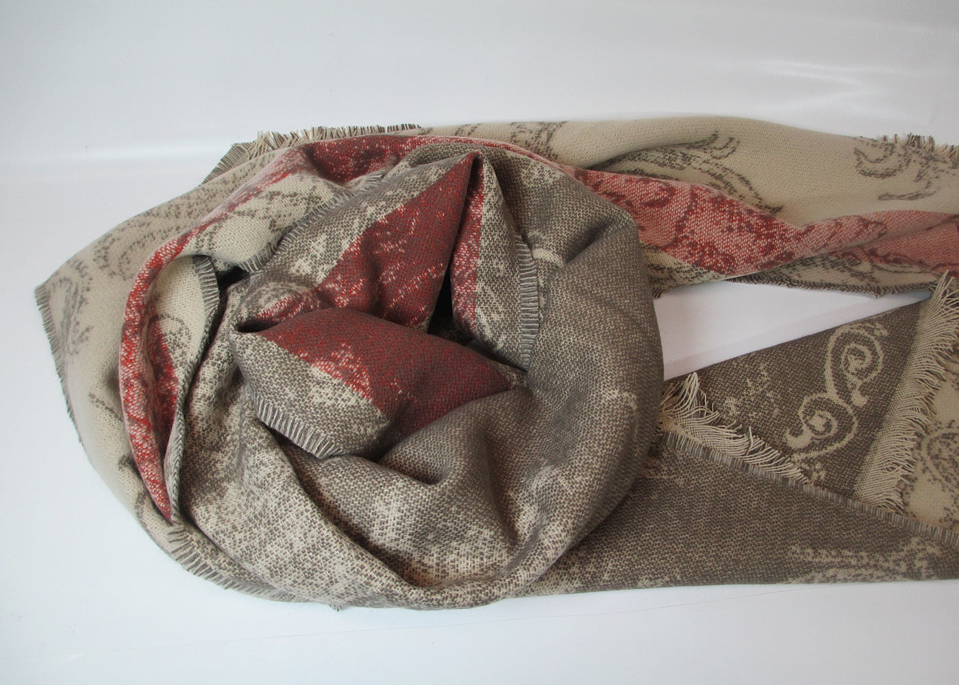 Scarf with slanted ends