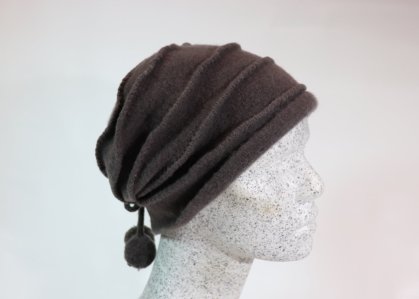 Biesenmütze mit Bommel