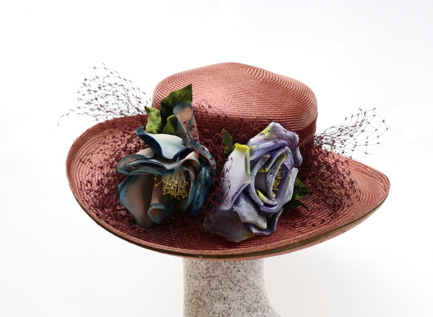 eleganter Sisol Strohhut mit Rosen