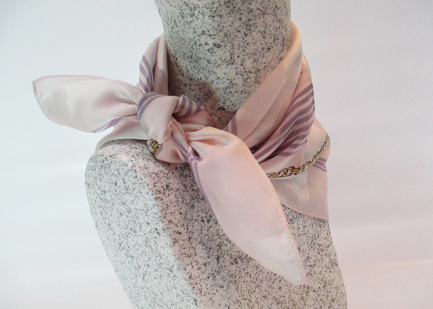 Nicki scarf gold chain