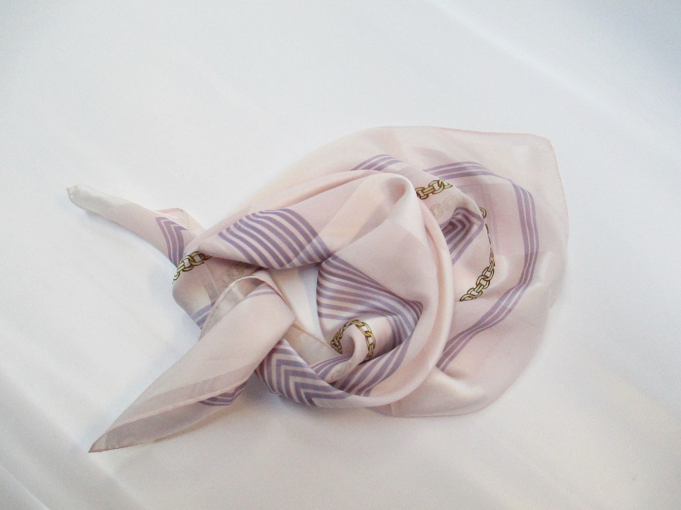 Nicki scarf gold chain