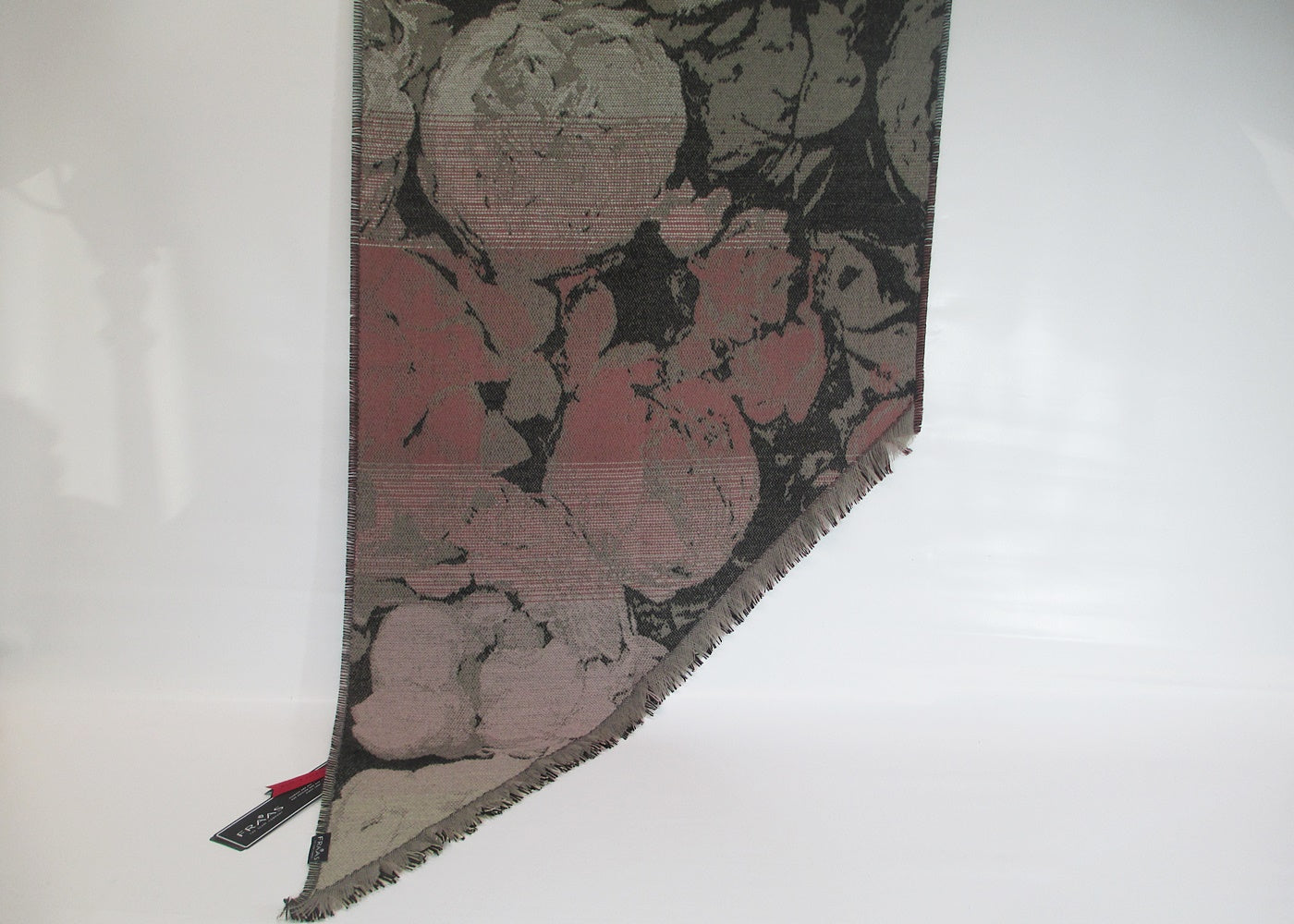 Scarf with slanted ends