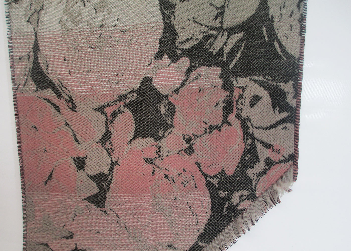 Scarf with slanted ends