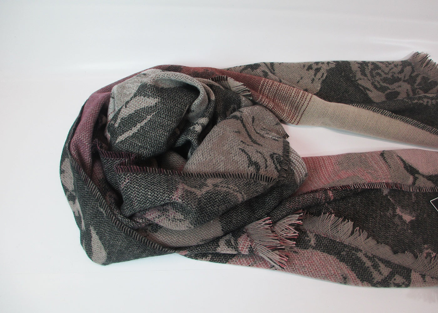 Scarf with slanted ends