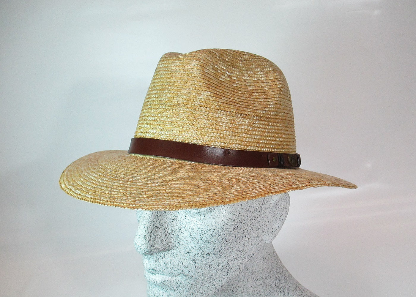 Braided straw hat natural with leather strap