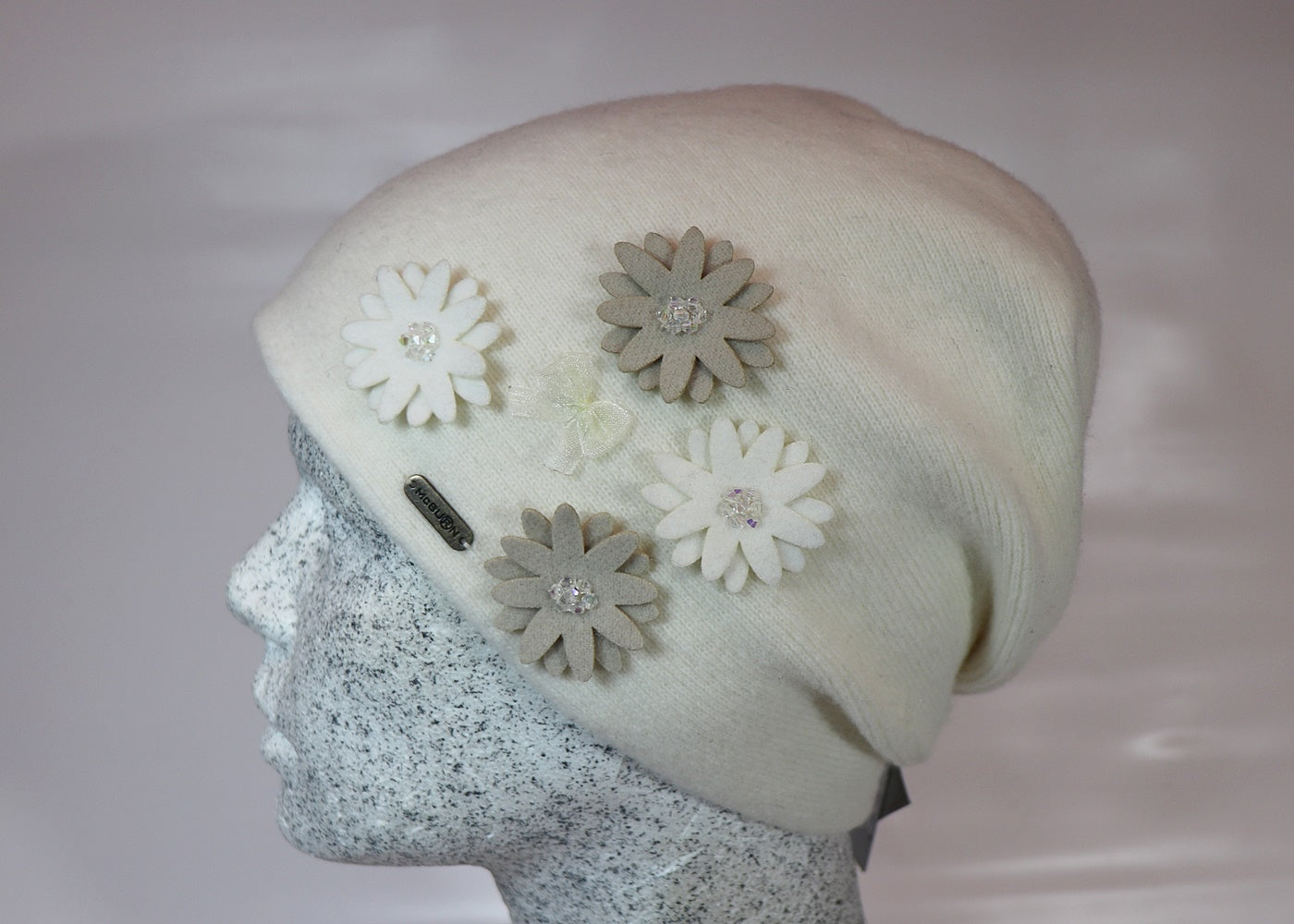 Woll Slouch mit Blüten und Strass