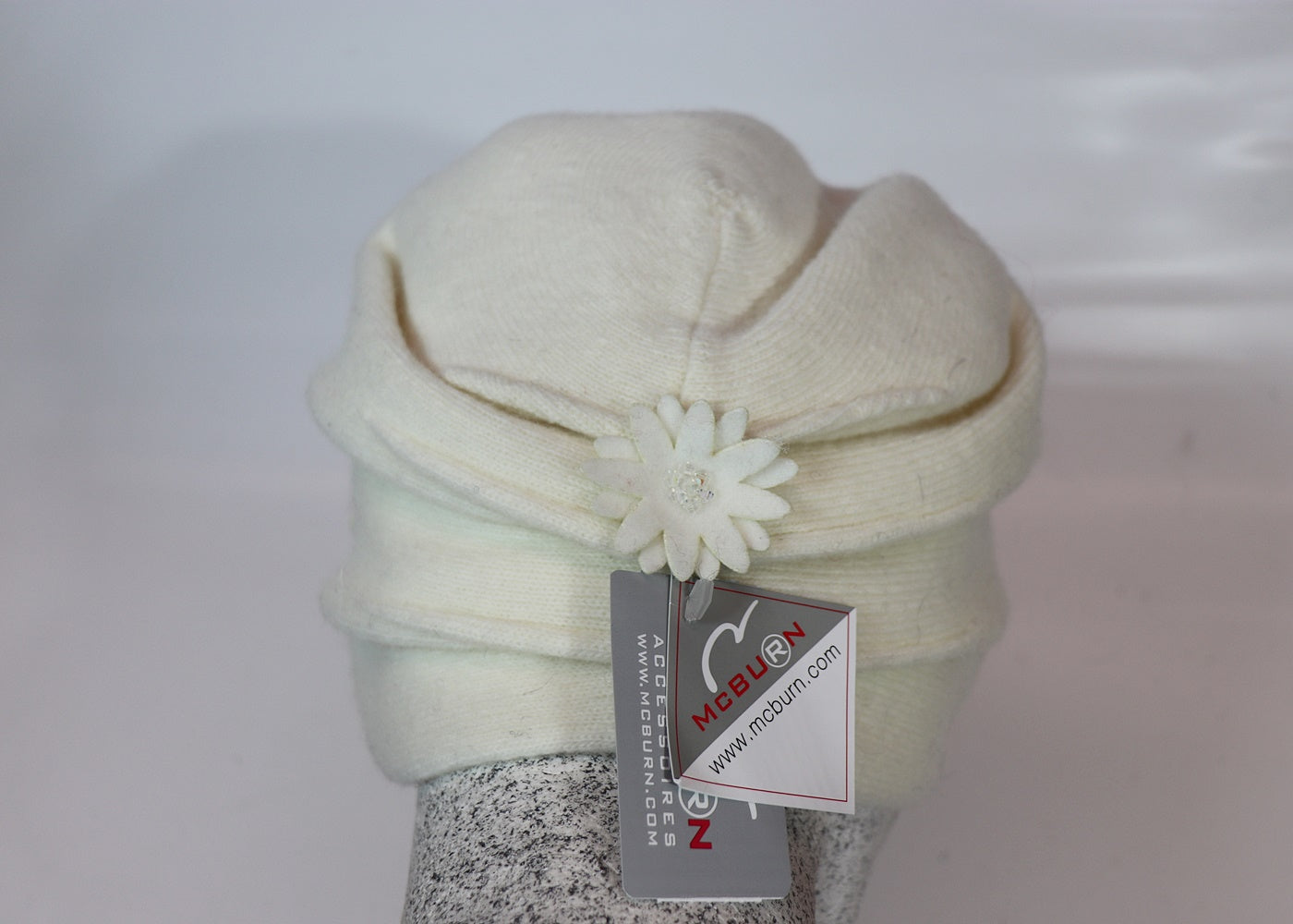 Woll Slouch mit Blüten und Strass