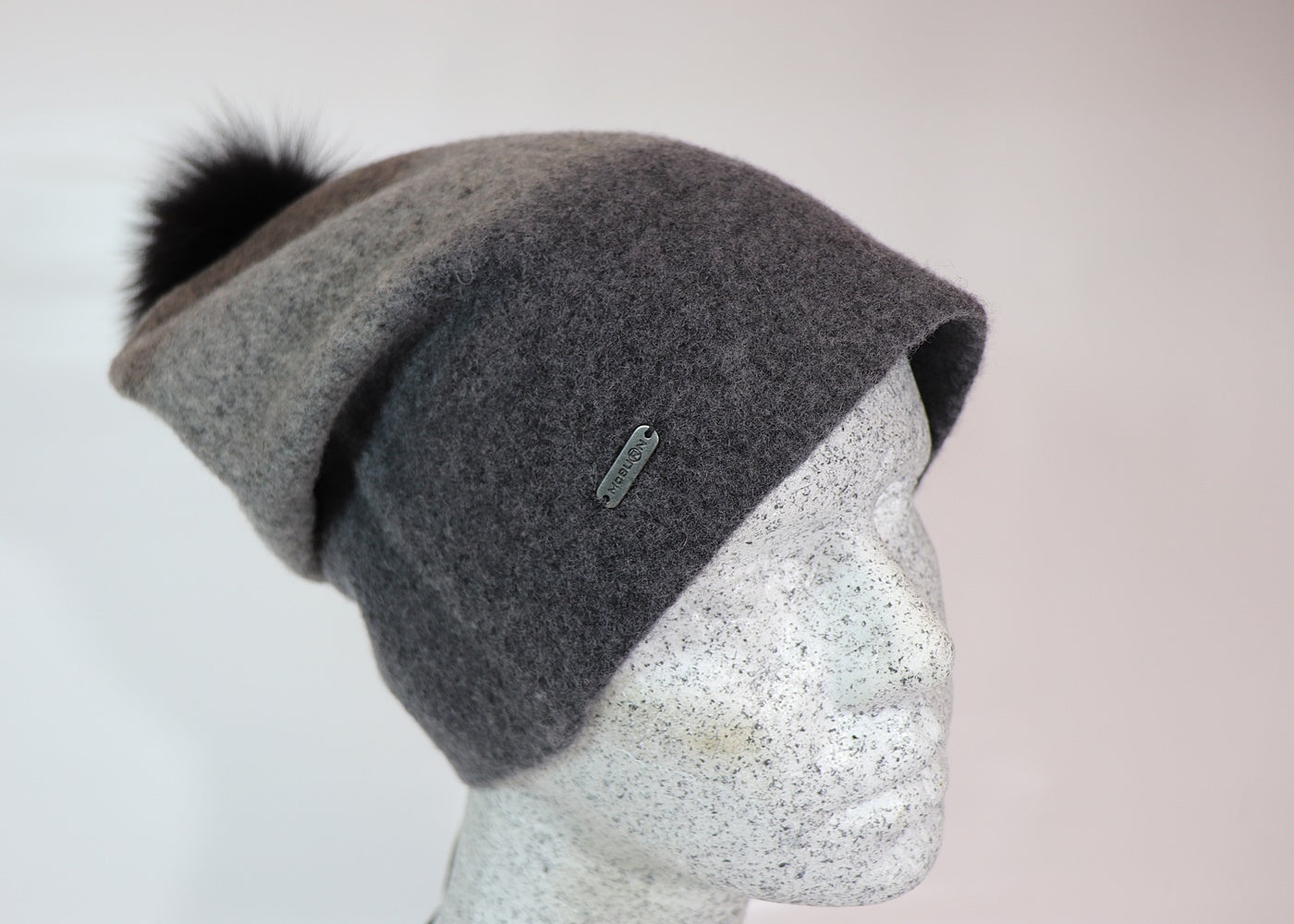 Woll Slouch mit Fuchsbommel