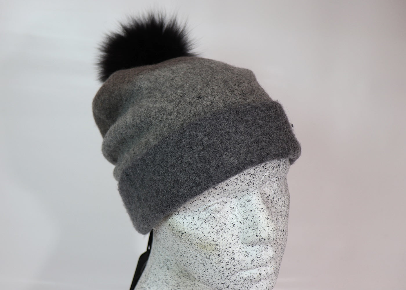 Woll Slouch mit Fuchsbommel