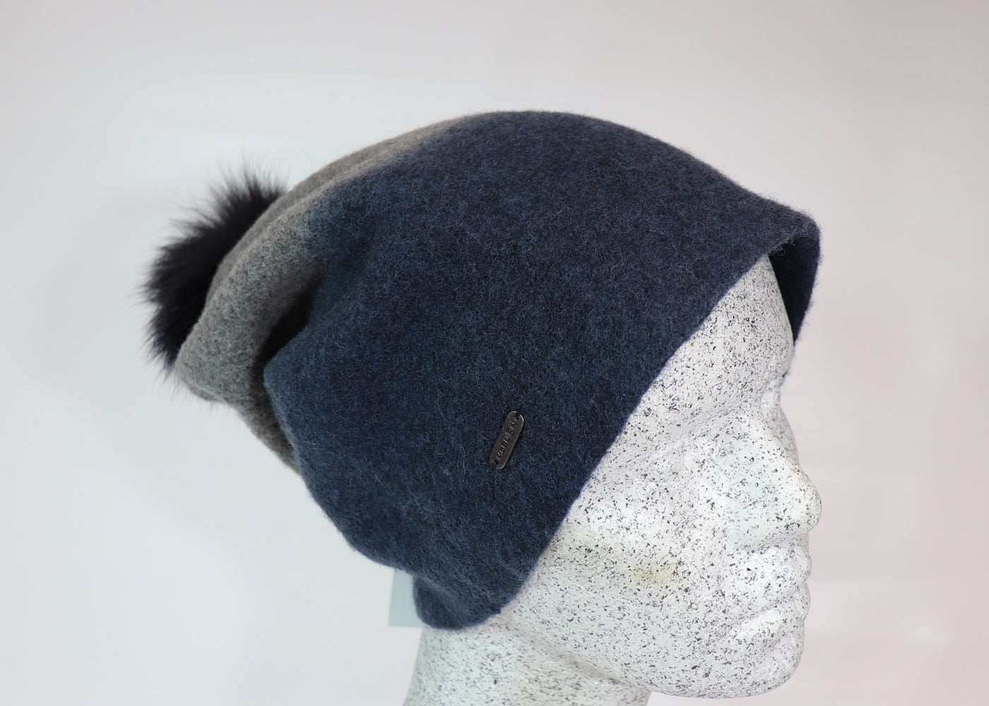 Woll Slouch mit Fuchsbommel