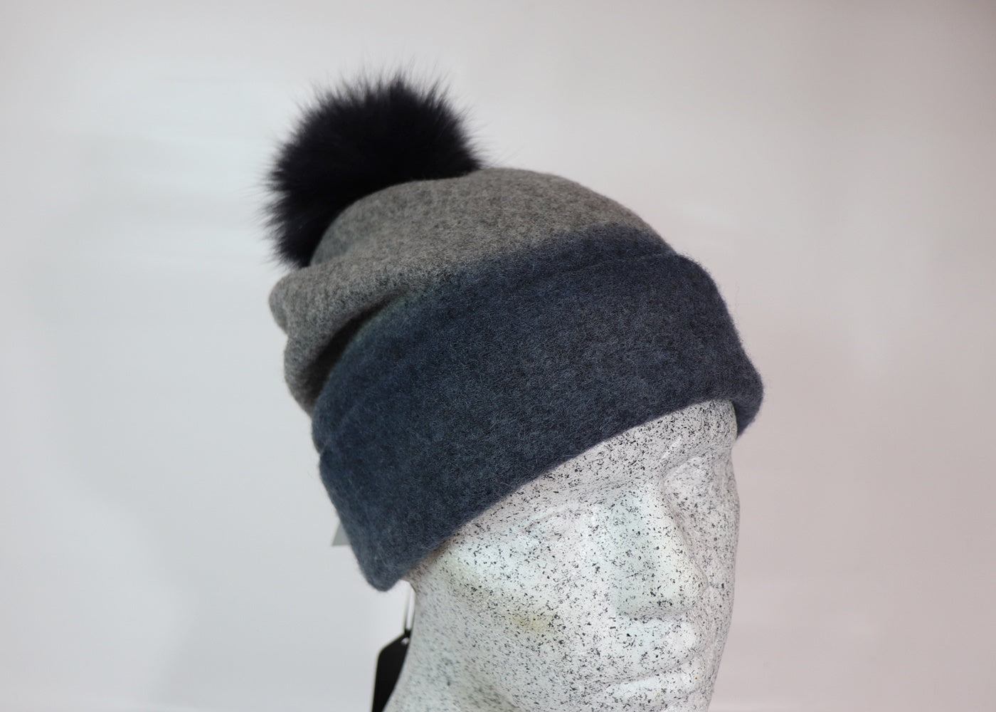 Woll Slouch mit Fuchsbommel