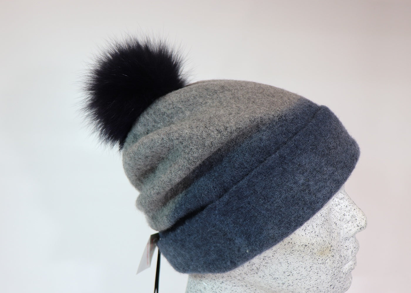 Woll Slouch mit Fuchsbommel