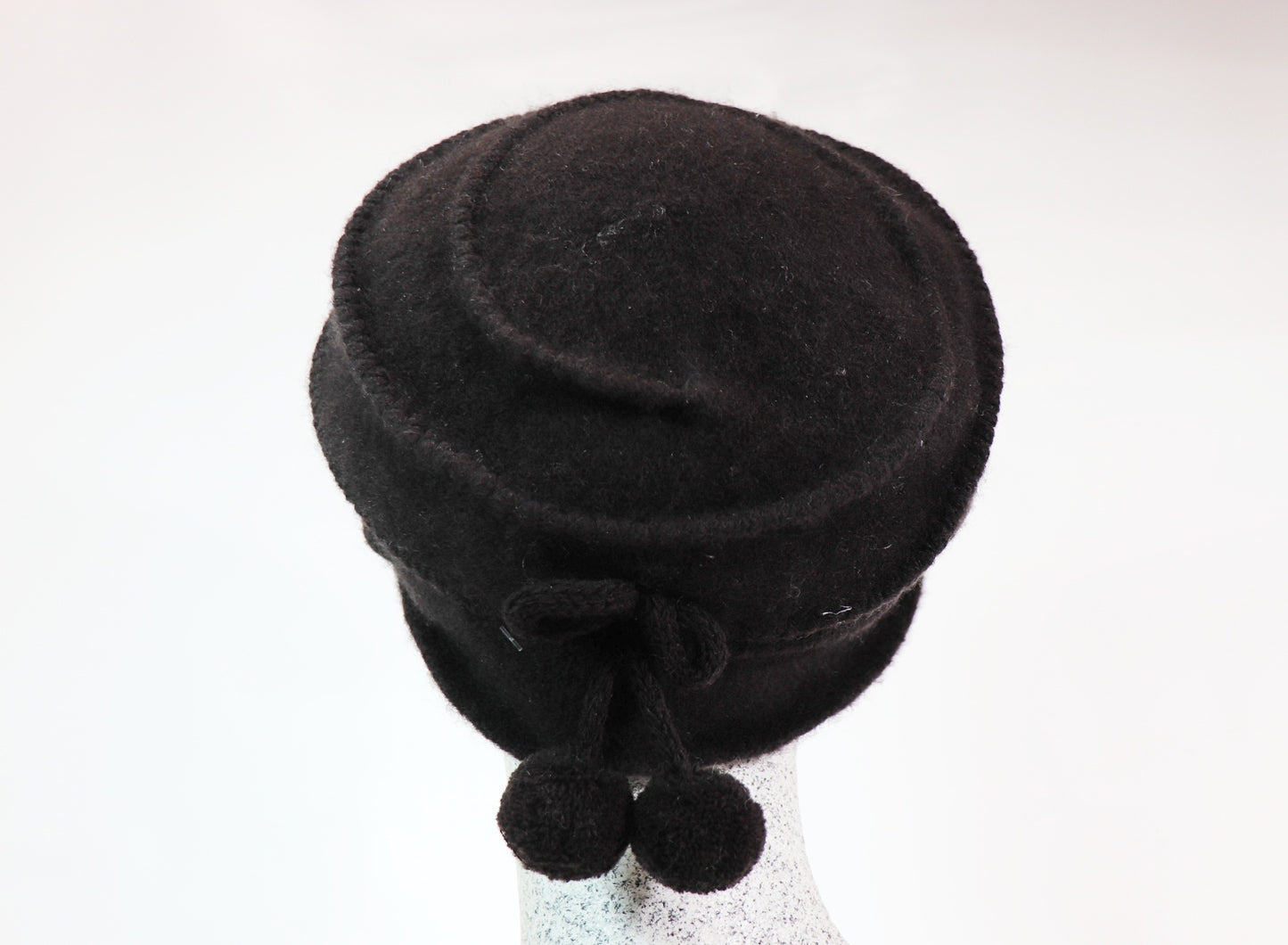 Biesenmütze mit Bommel
