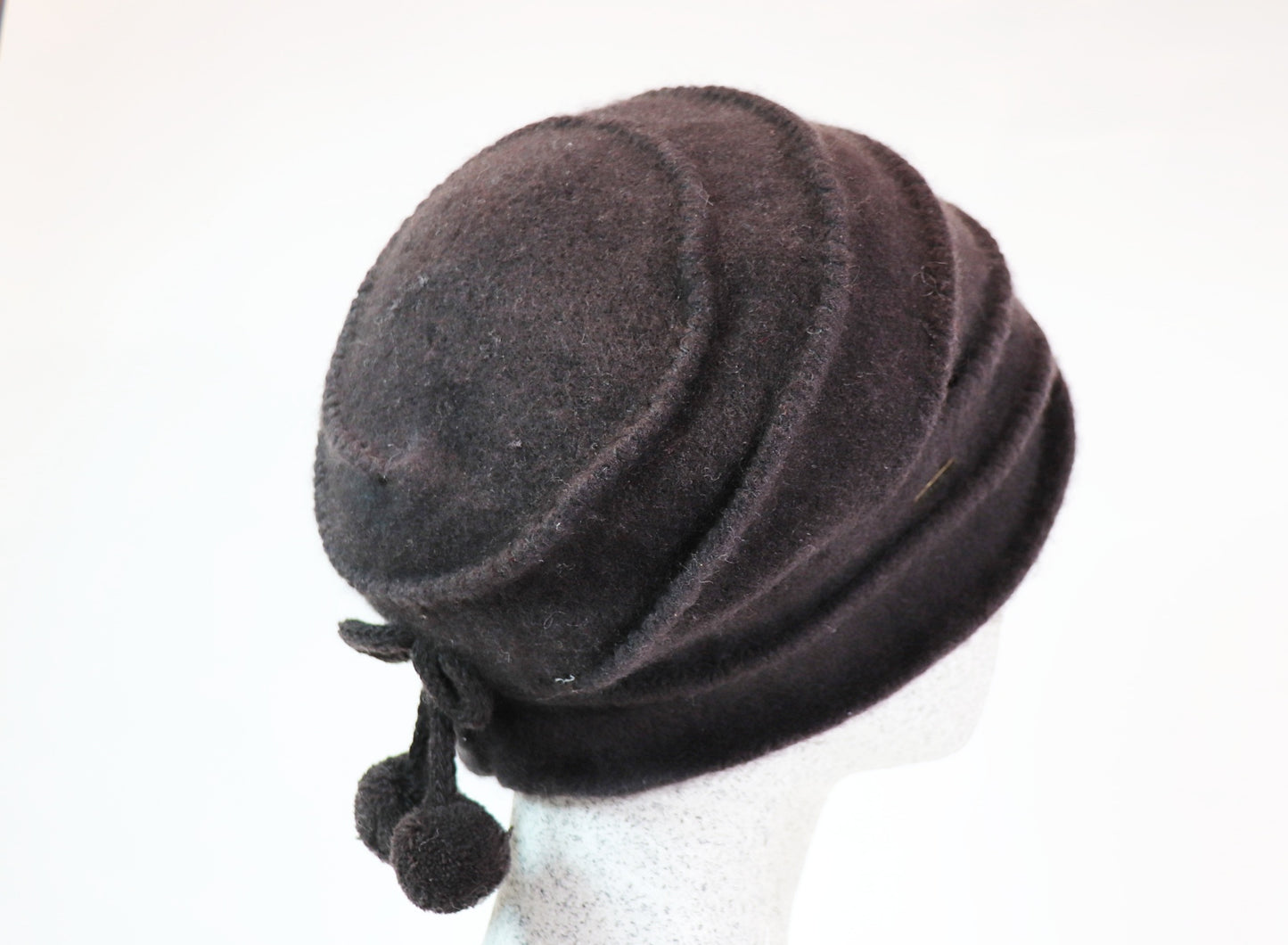 Biesenmütze mit Bommel