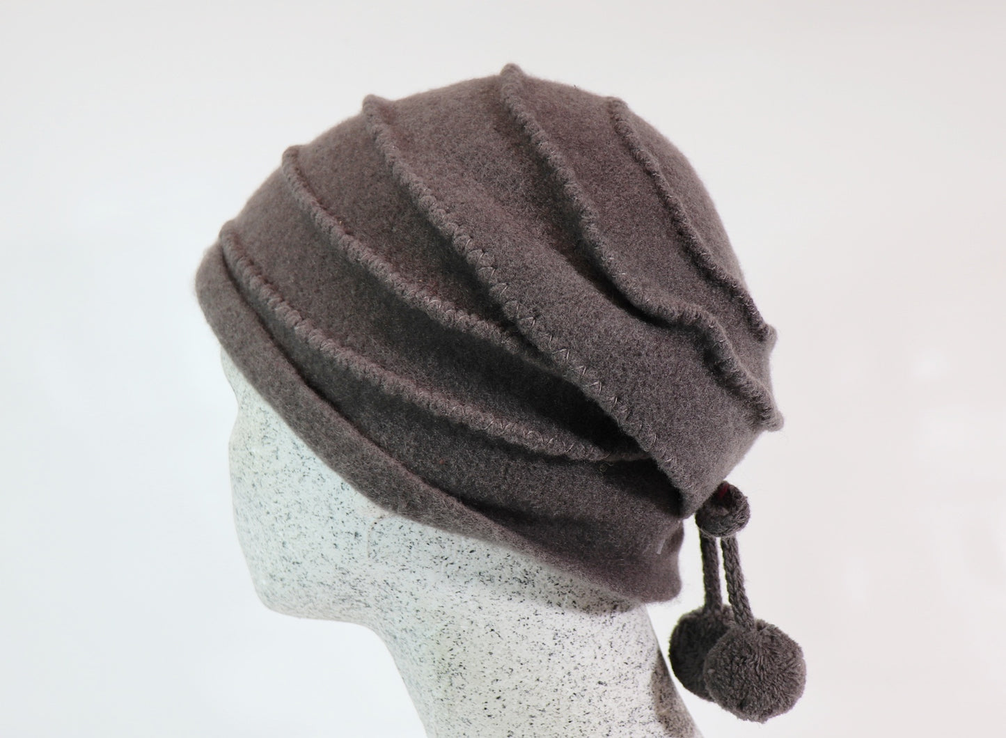 Biesenmütze mit Bommel