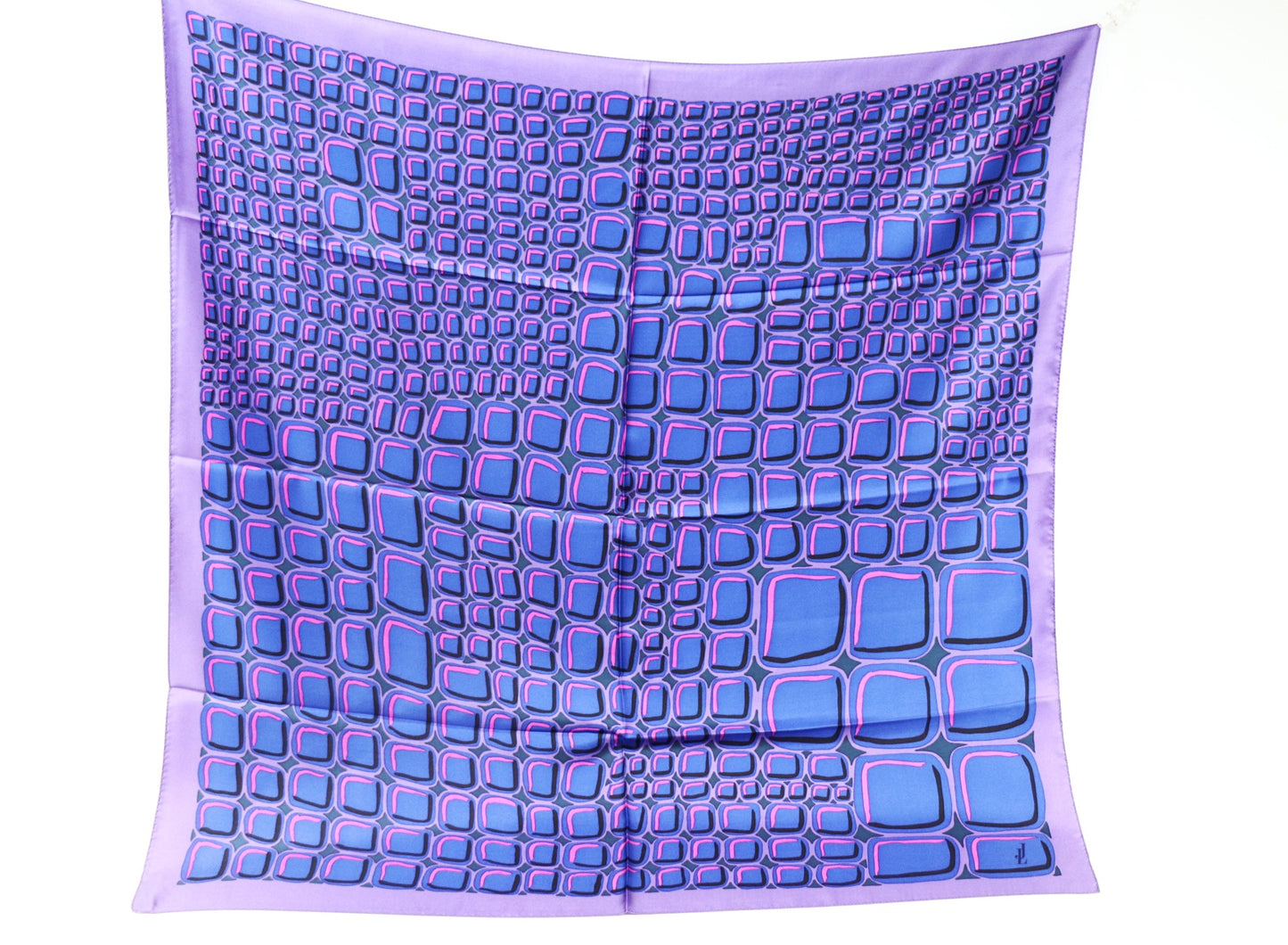 Silk cloth running cubes