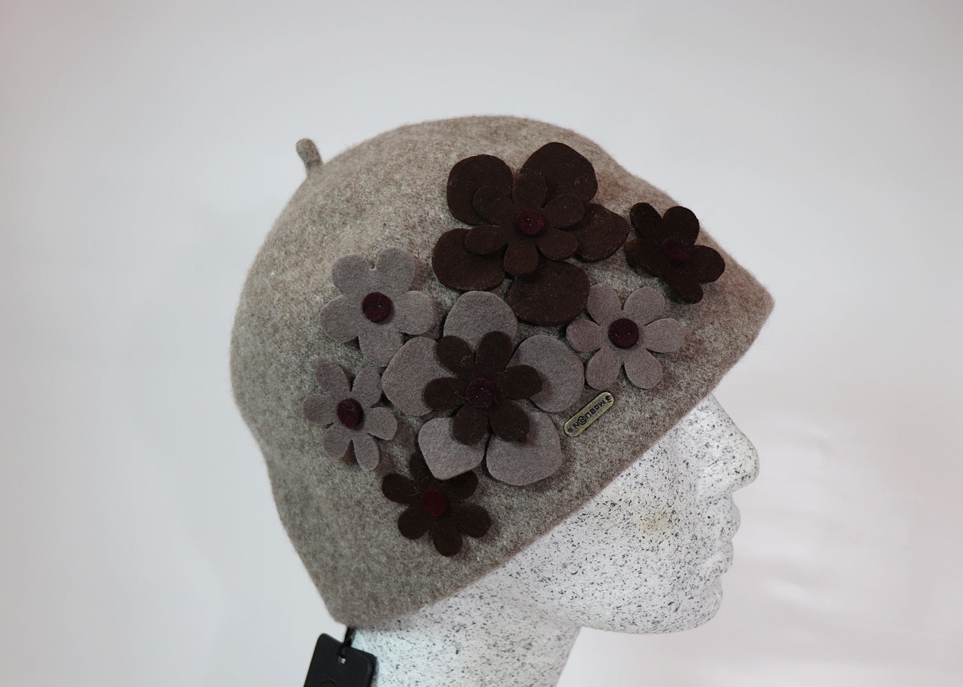 Woll Beanie mit Filzblüten