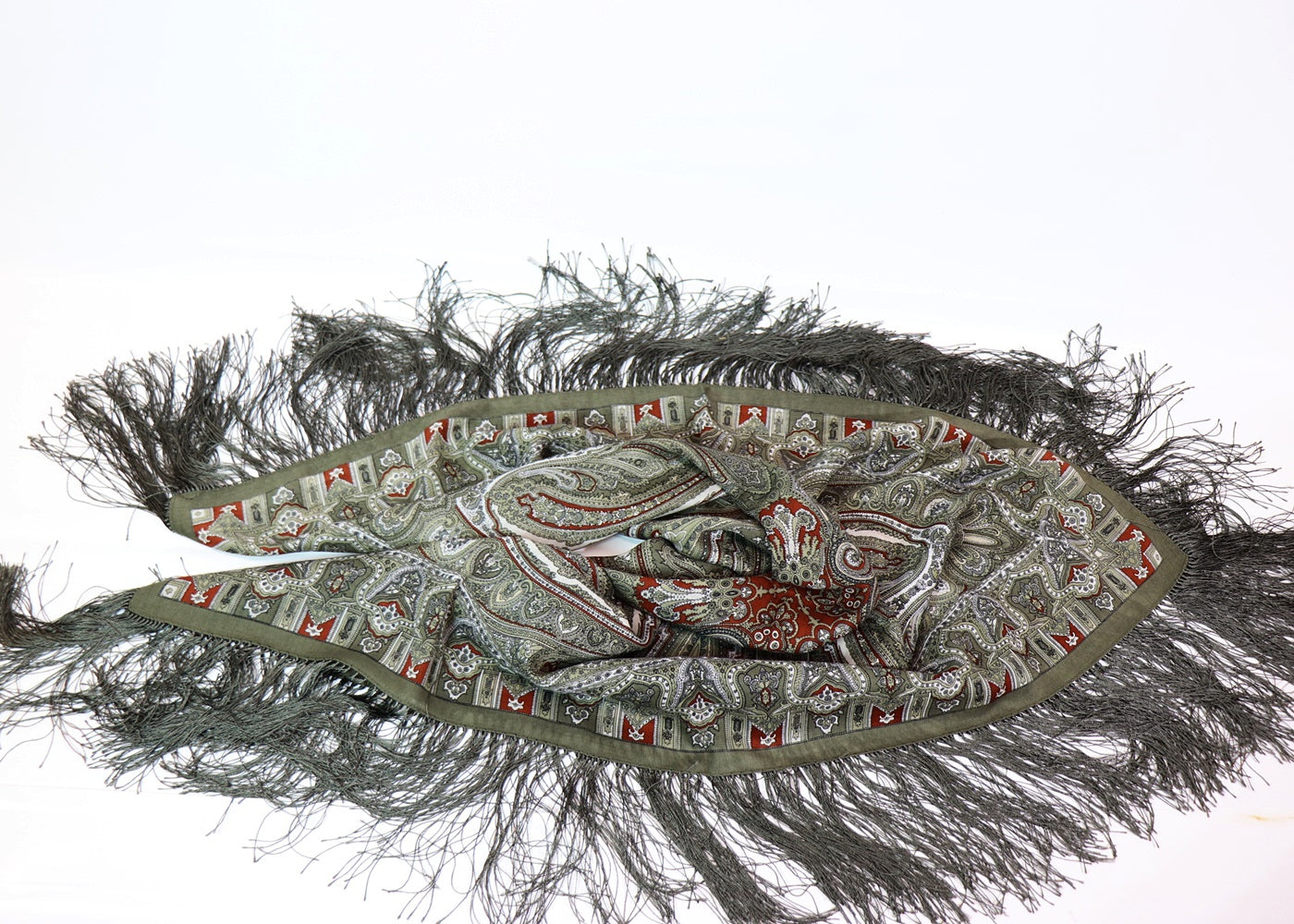 Wool scarf paisley and fringes