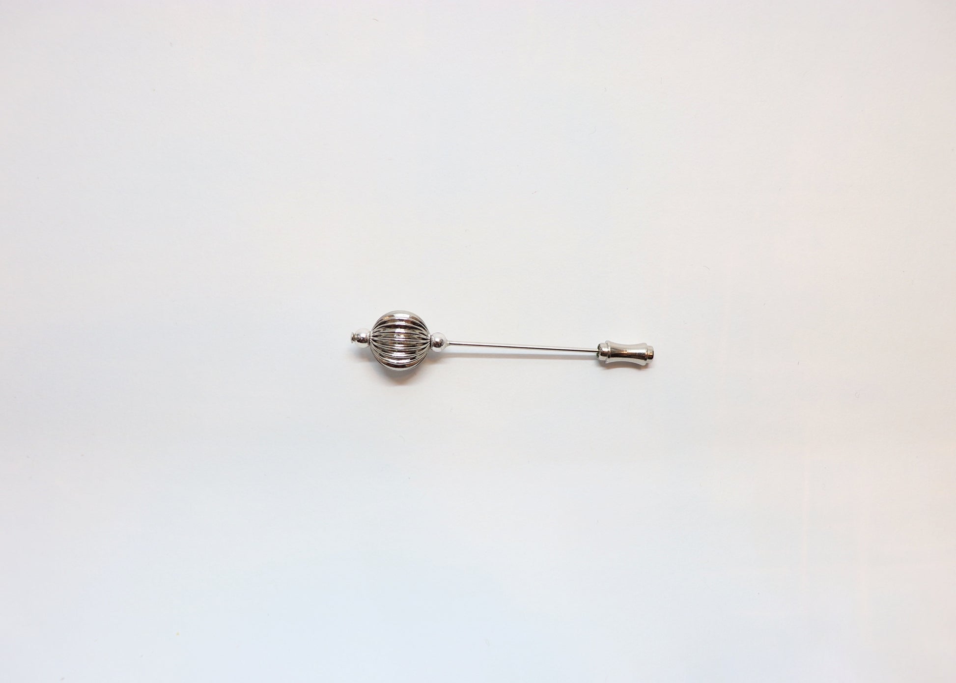 Hutnadel - 6 cm - silberfarbige Rillenperle - Hutmanufaktur Hanni-Modelle