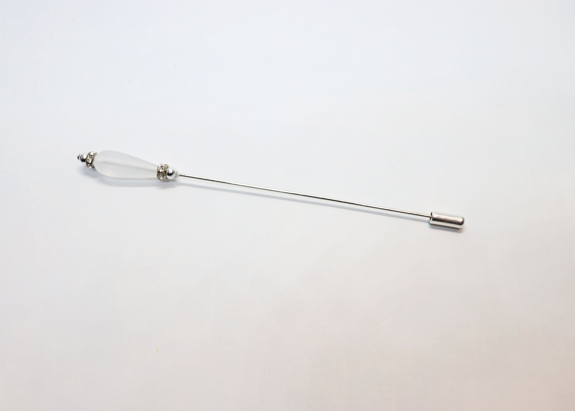 Hutnadel - milchige Tropfenperle mit Strass - Hutmanufaktur Hanni-Modelle