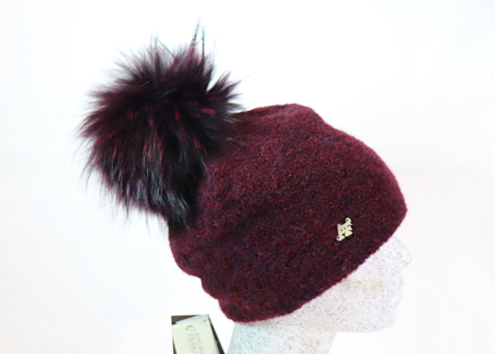 Boucle Beanie mit Fuchsbommel - Hutmanufaktur Hanni-Modelle