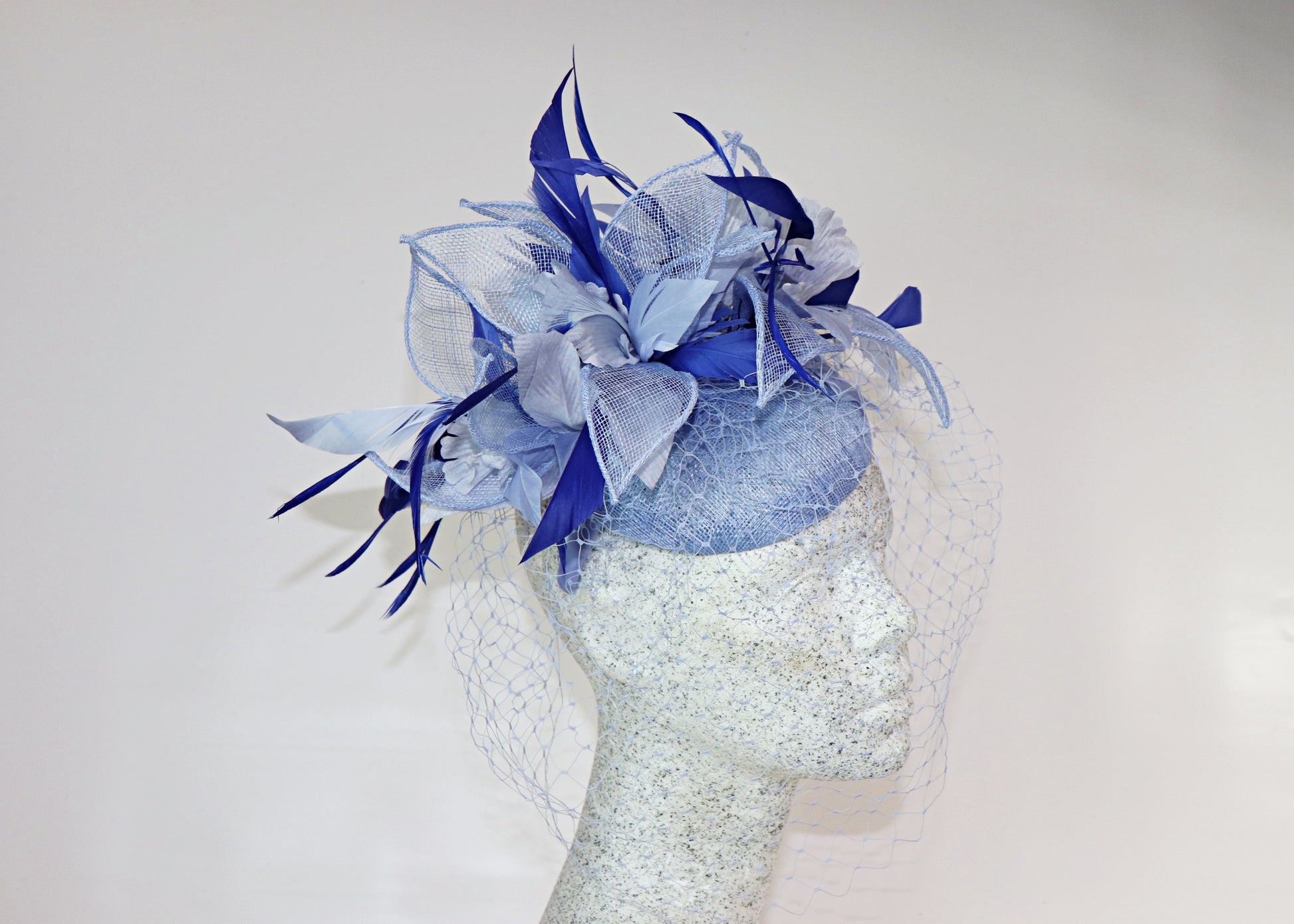 Fascinator - Pillbox mit Federn und Schleier - Hutmanufaktur Hanni-Modelle