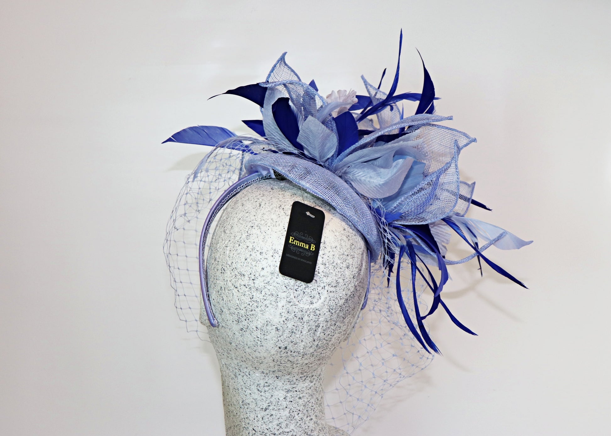 Fascinator - Pillbox mit Federn und Schleier - Hutmanufaktur Hanni-Modelle
