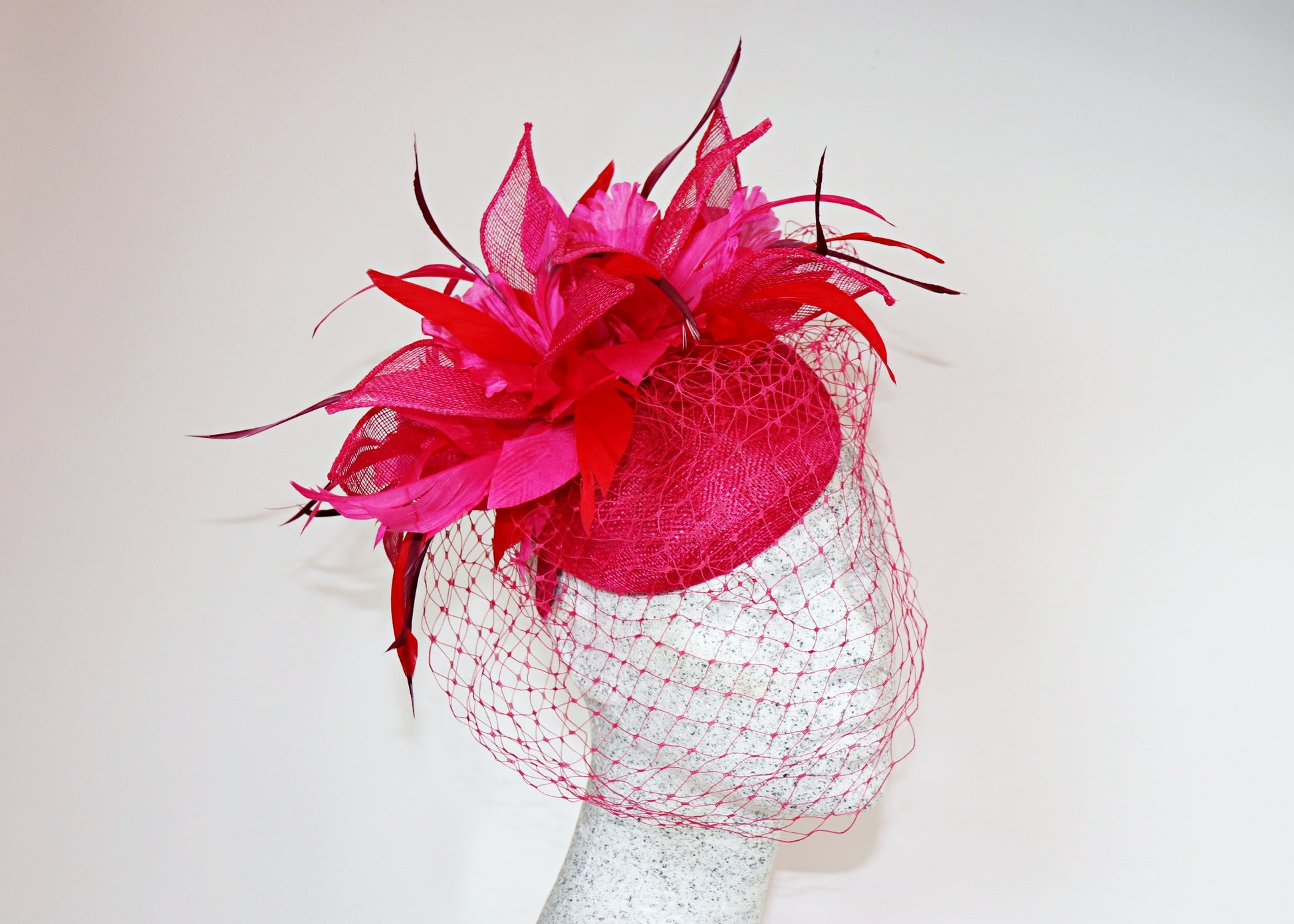 Fascinator - Pillbox mit Federn und Schleier - Hutmanufaktur Hanni-Modelle