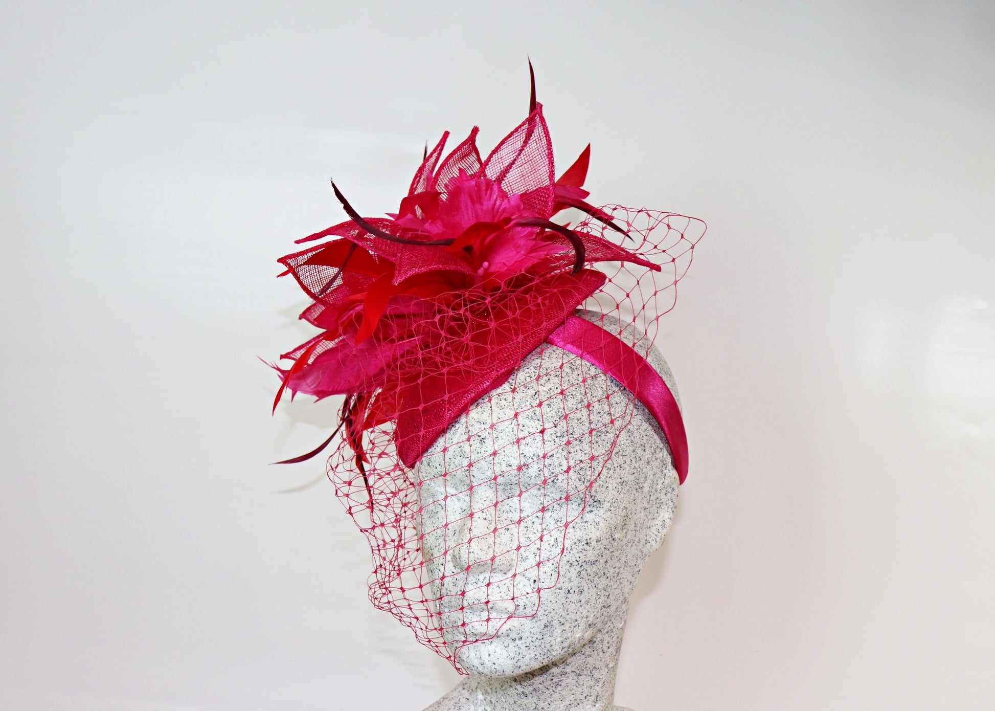 Fascinator - Pillbox mit Federn und Schleier - Hutmanufaktur Hanni-Modelle