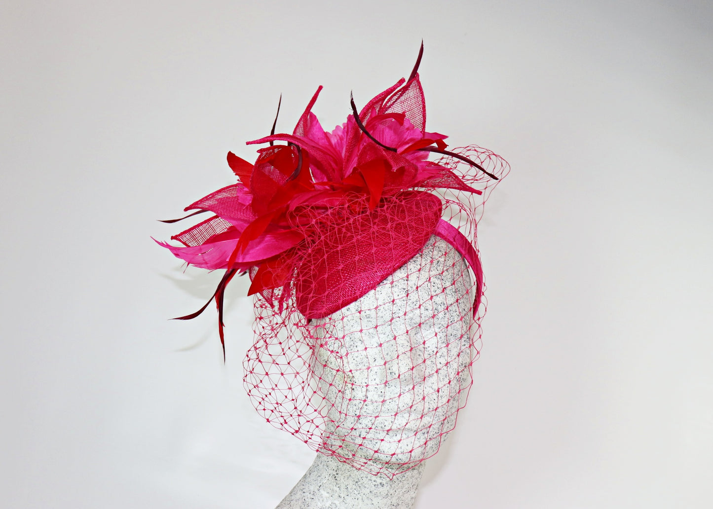 Fascinator - Pillbox mit Federn und Schleier - Hutmanufaktur Hanni-Modelle
