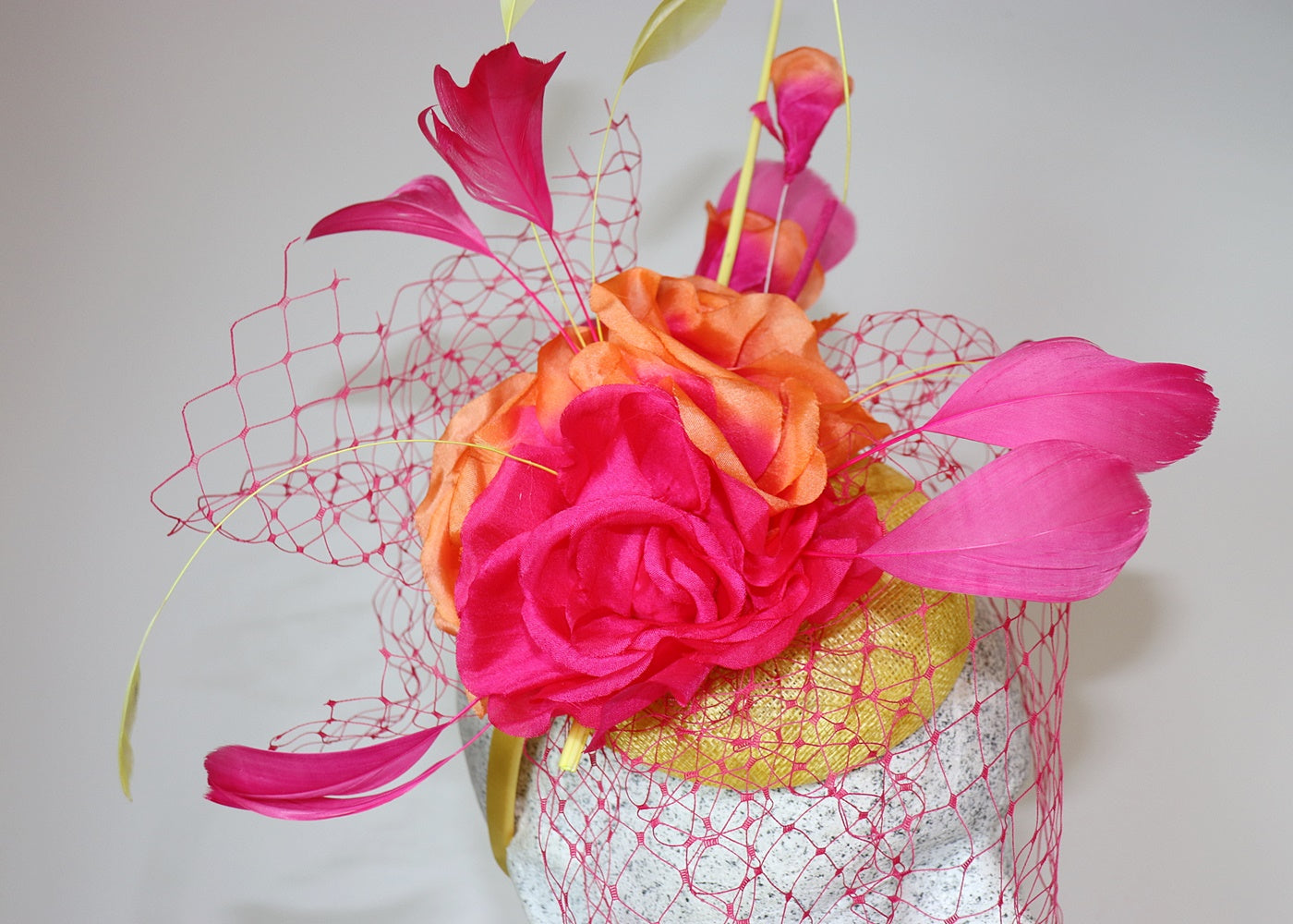 Fascinator - Pillbox auf Haarreif mit Schleier - Hutmanufaktur Hanni-Modelle
