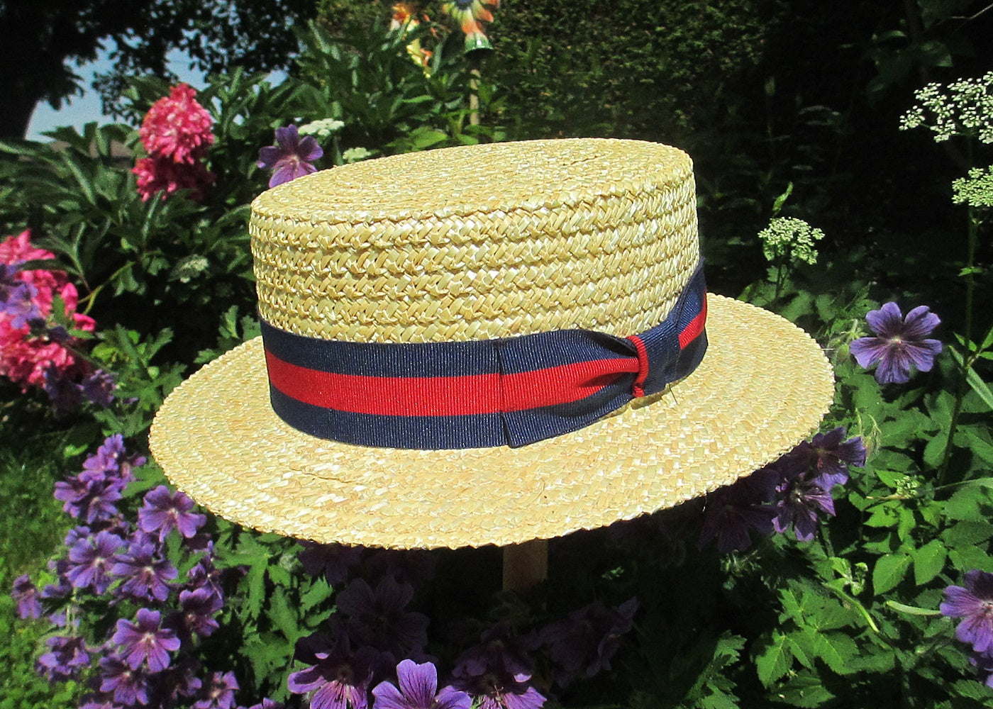 Kreissäge mit blau-rot Band - Hutmanufaktur Hanni-Modelle