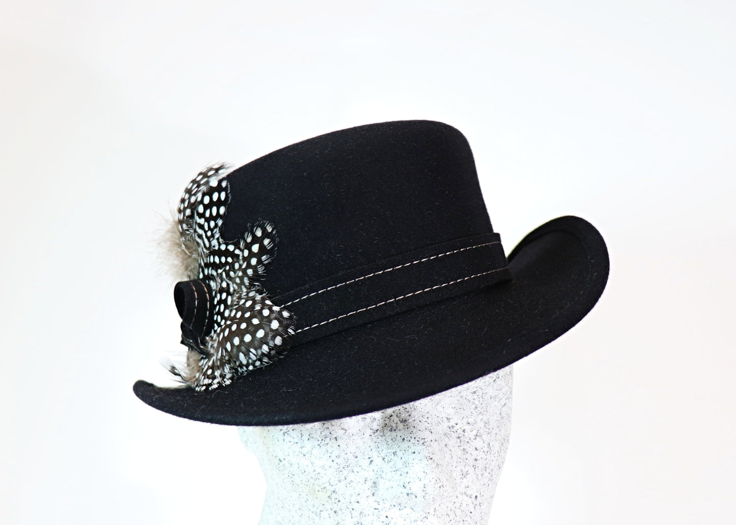Siri - small black felt hat