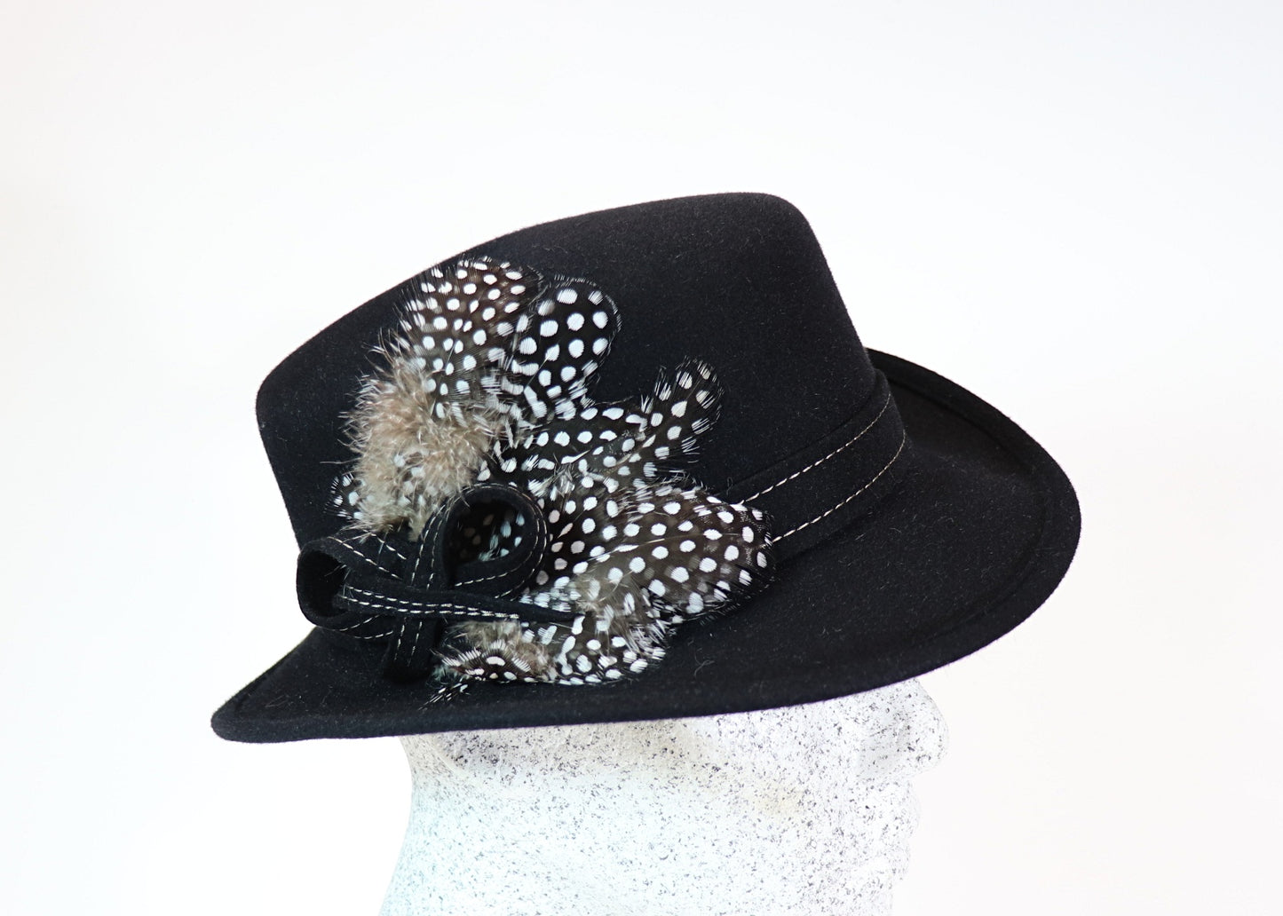 Siri - small black felt hat