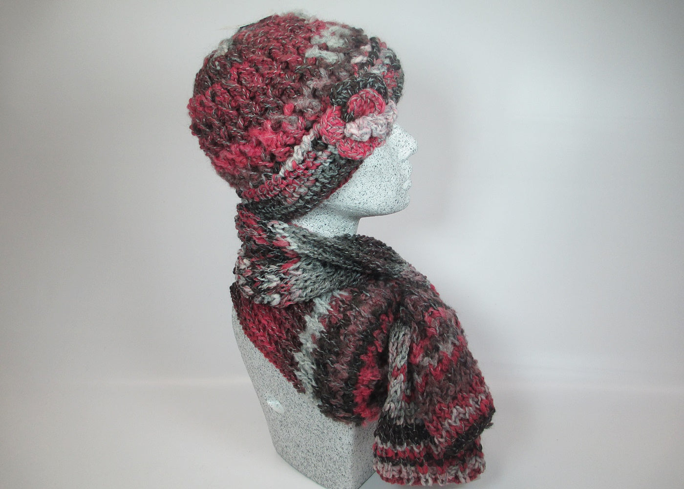 Strickgarnitur - modische Mütze mit Schal - Hutmanufaktur Hanni-Modelle