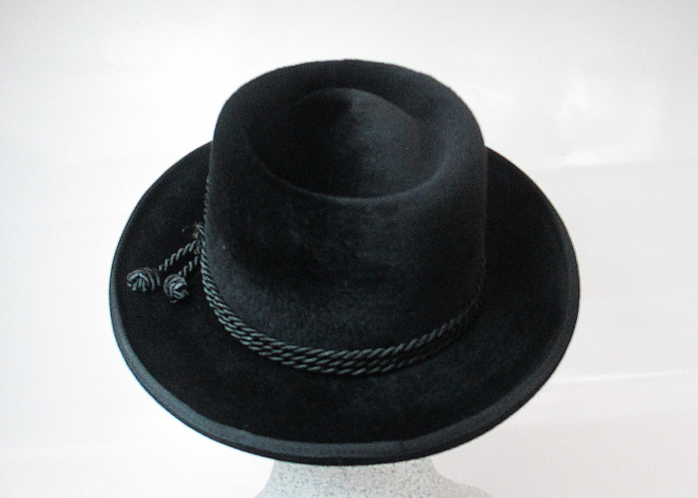 Miesbacher Bursch schwarz Velour