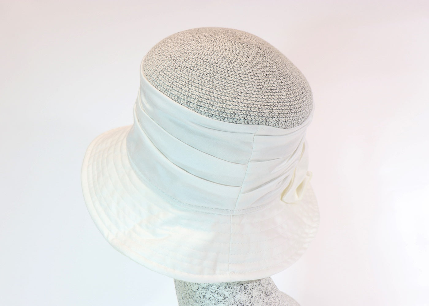 Stoffhut - creme - weiß Glocke