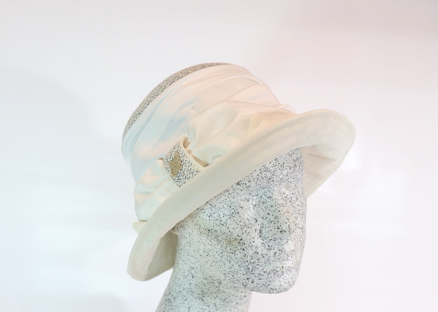 Stoffhut - creme - weiß Glocke